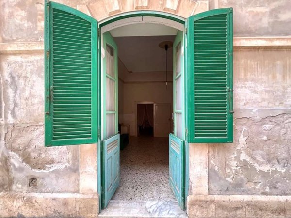 intera palazzina in vendita a Siracusa in zona Borgata