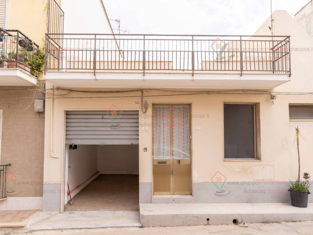casa indipendente in vendita a Siracusa in zona Belvedere
