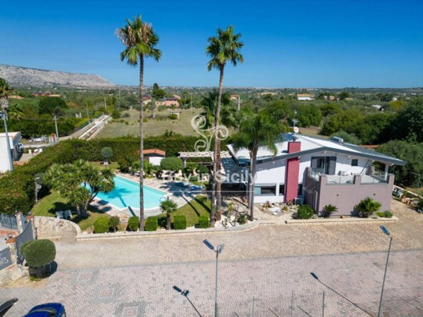 casa indipendente in vendita a Siracusa in zona Targia