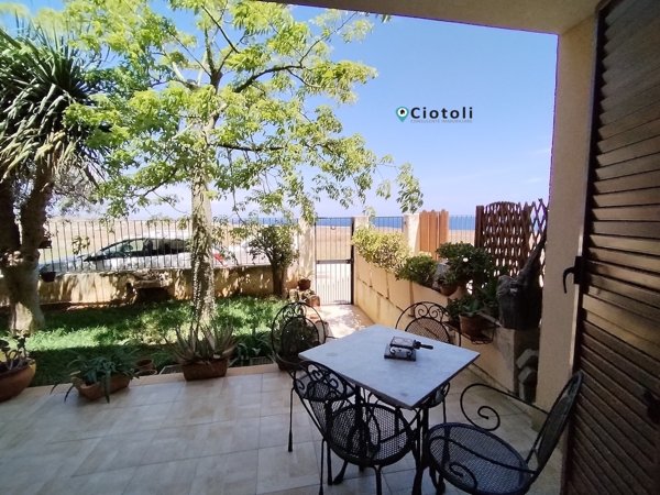casa indipendente in vendita a Siracusa in zona Grottasanta
