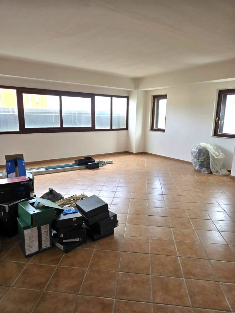 ufficio in vendita a Siracusa in zona Targia