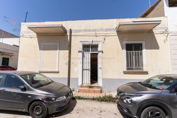 appartamento in vendita a Siracusa in zona Grottasanta