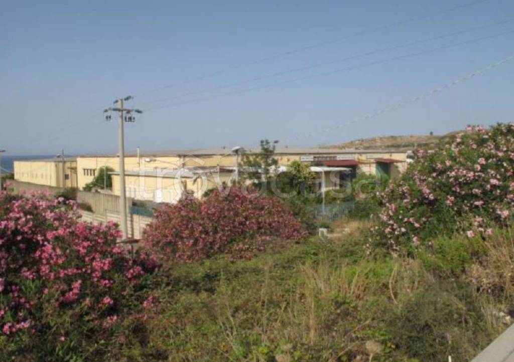 capannone in vendita a Siracusa in zona Targia