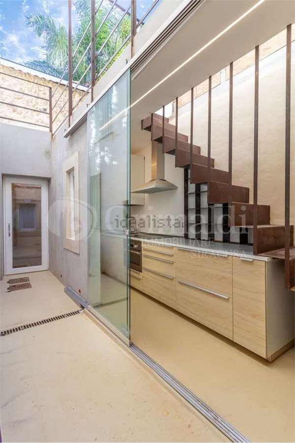 casa indipendente in vendita a Siracusa in zona Isola Ortigia