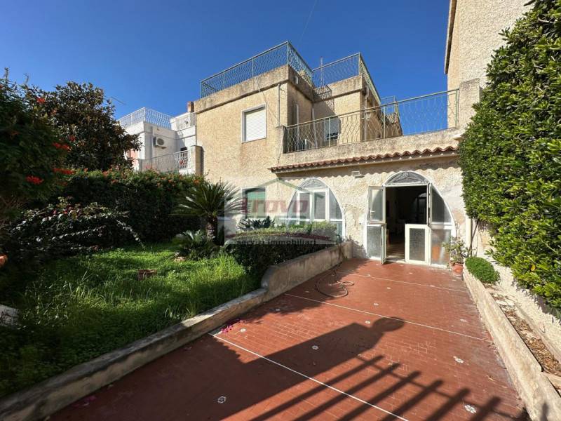 casa indipendente in vendita a Siracusa in zona Fontane Bianche