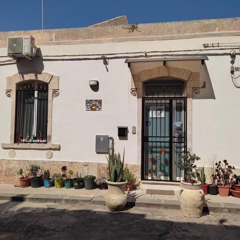 casa indipendente in vendita a Siracusa in zona Borgata