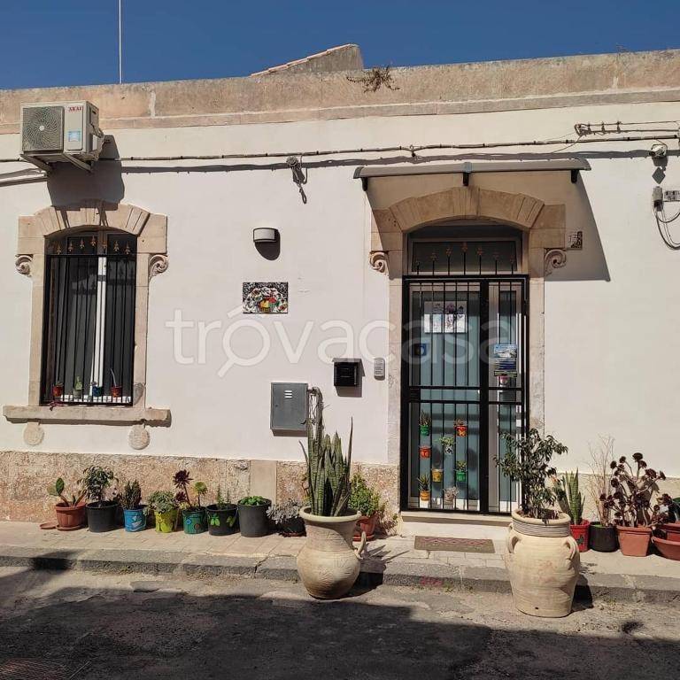 casa indipendente in vendita a Siracusa in zona Borgata