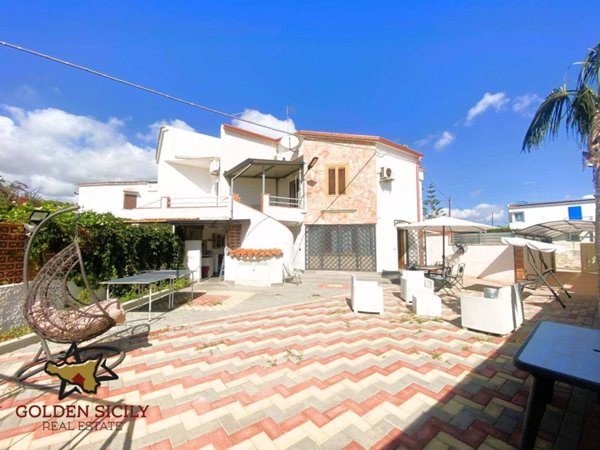 casa indipendente in vendita a Siracusa in zona Fontane Bianche