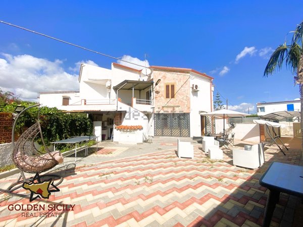 casa indipendente in vendita a Siracusa in zona Fontane Bianche
