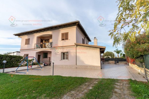 casa indipendente in vendita a Siracusa in zona Fontane Bianche