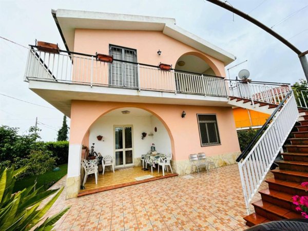 casa indipendente in vendita a Siracusa in zona Arenella