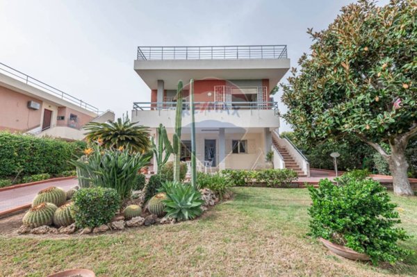 casa indipendente in vendita a Siracusa in zona Fontane Bianche