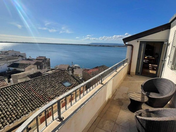 appartamento in vendita a Siracusa in zona Isola Ortigia