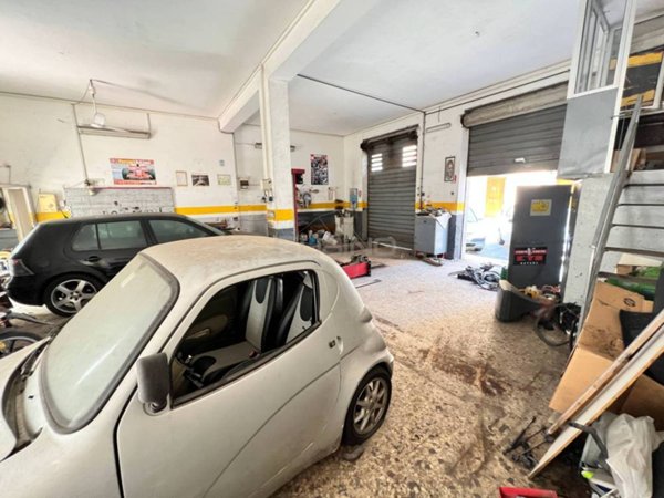 locale commerciale in vendita a Siracusa in zona Grottasanta
