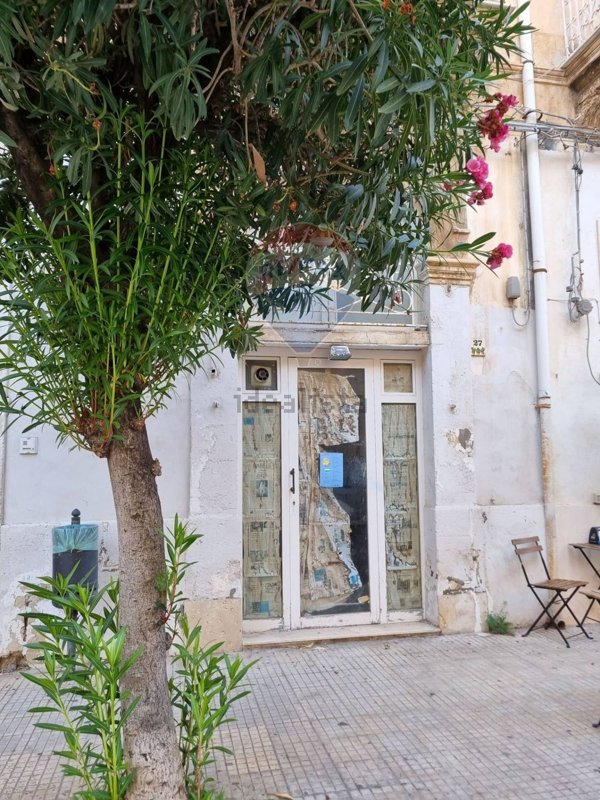 locale commerciale in vendita a Siracusa in zona Isola Ortigia