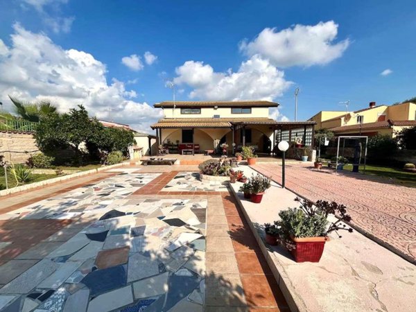casa indipendente in vendita a Siracusa in zona Fontane Bianche