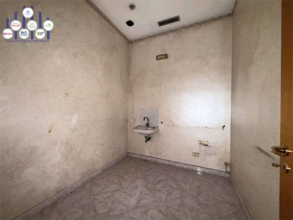 negozio in vendita a Siracusa in zona Grottasanta