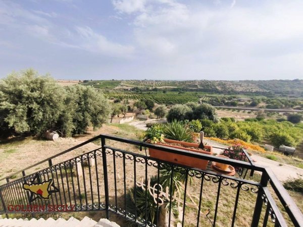 casa indipendente in vendita a Siracusa in zona Targia