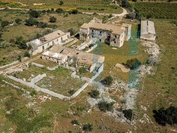 casa indipendente in vendita a Siracusa in zona Targia