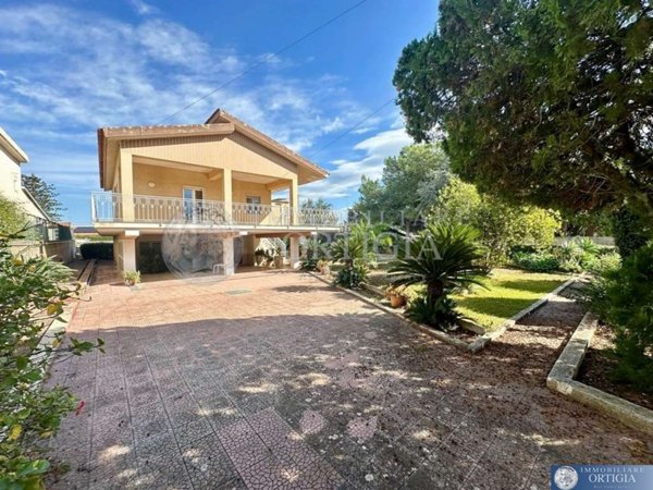 casa indipendente in vendita a Siracusa in zona Fontane Bianche