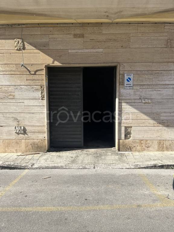 locale commerciale in vendita a Siracusa in zona Borgata