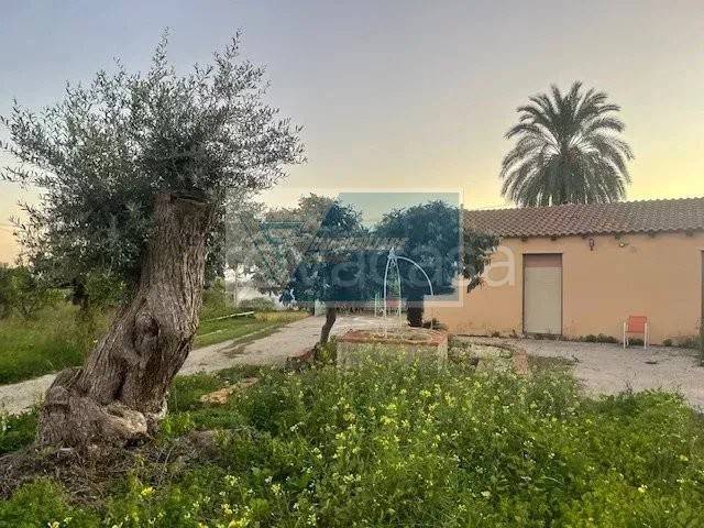 locale commerciale in vendita a Siracusa in zona Belvedere