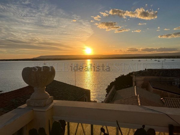 appartamento in vendita a Siracusa in zona Isola Ortigia
