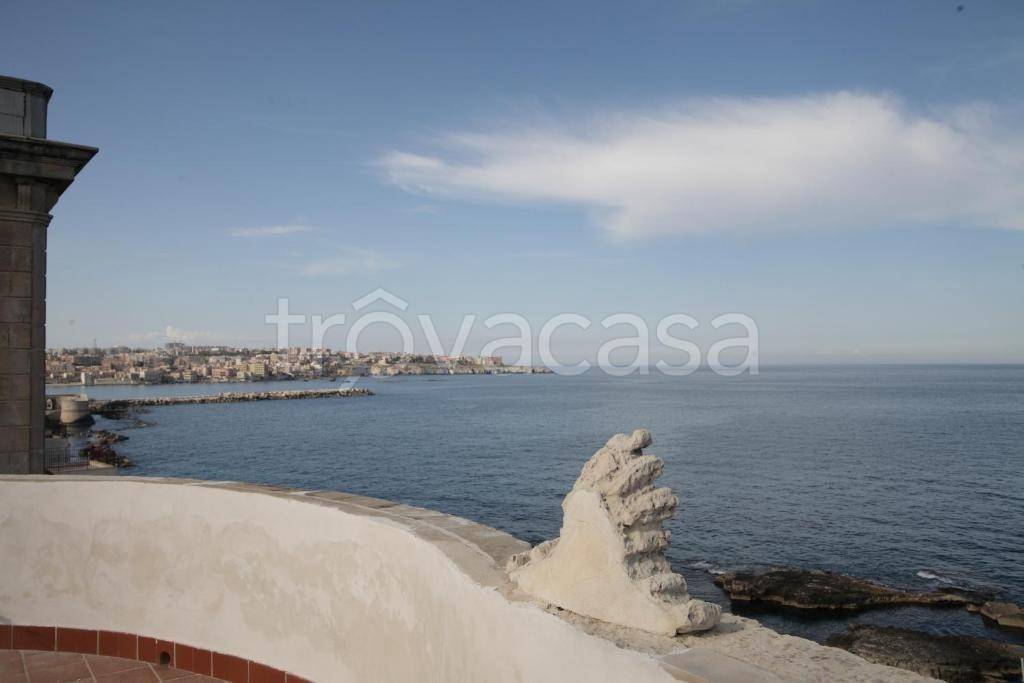 appartamento in vendita a Siracusa in zona Isola Ortigia
