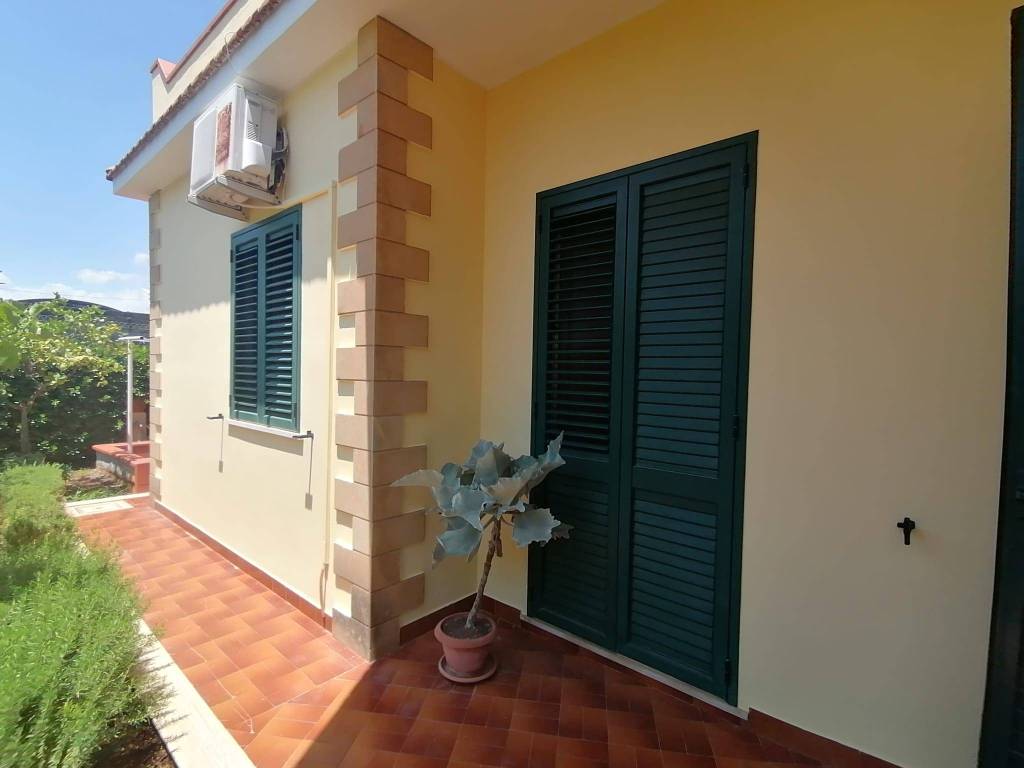 casa indipendente in vendita a Siracusa in zona Fontane Bianche