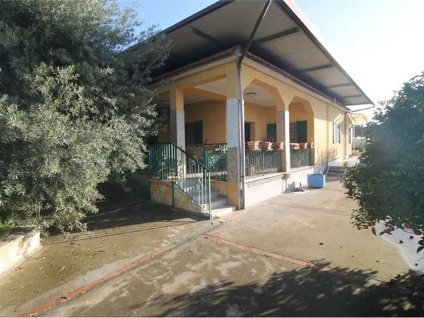casa indipendente in vendita a Siracusa in zona Belvedere