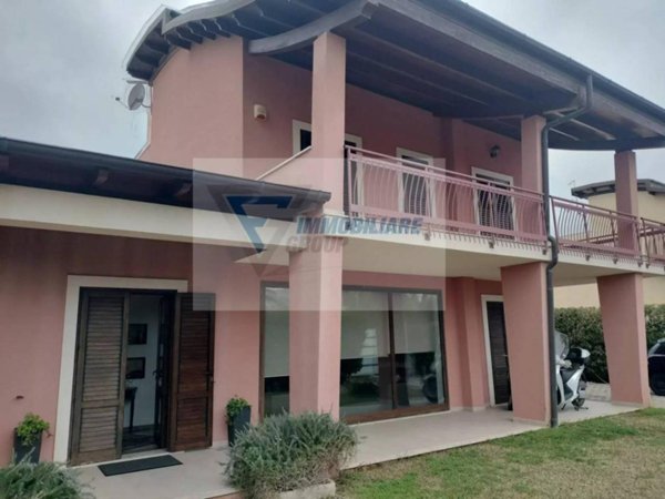 casa indipendente in vendita a Siracusa in zona Scala Greca