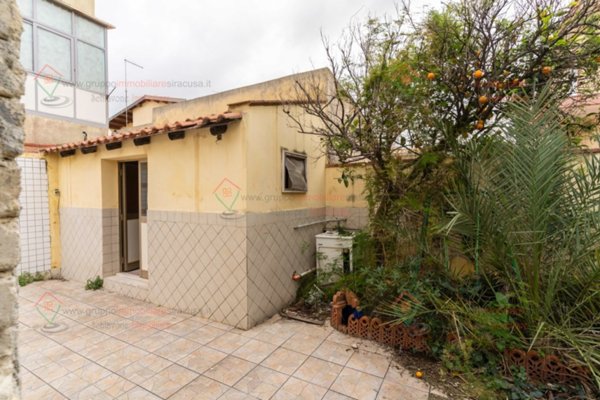 casa indipendente in vendita a Siracusa in zona Scala Greca