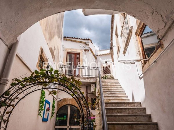 appartamento in vendita a Siracusa in zona Isola Ortigia