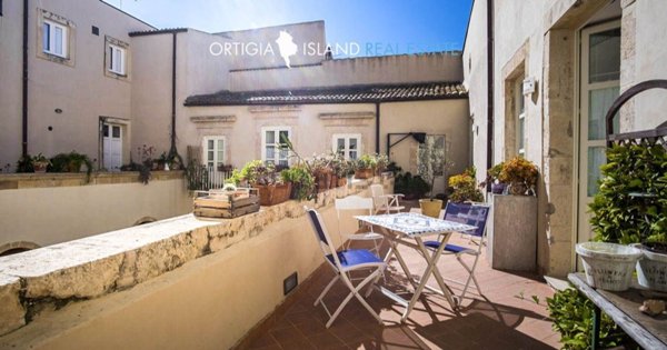 appartamento in vendita a Siracusa in zona Isola Ortigia