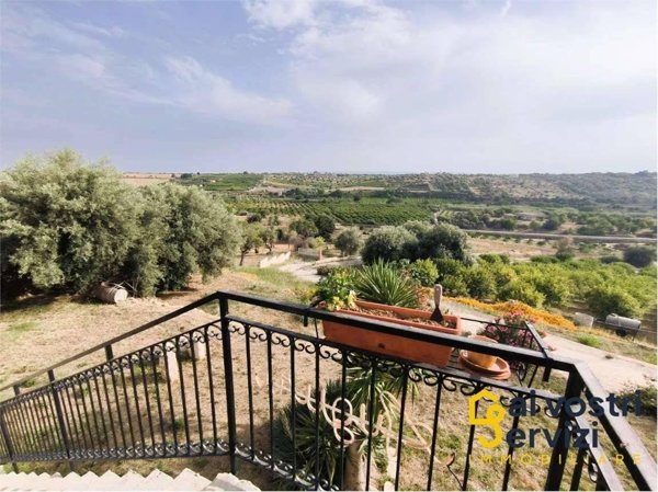 casa indipendente in vendita a Siracusa in zona Targia