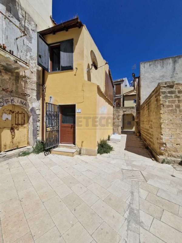 esavano in vendita a Siracusa in zona Isola Ortigia