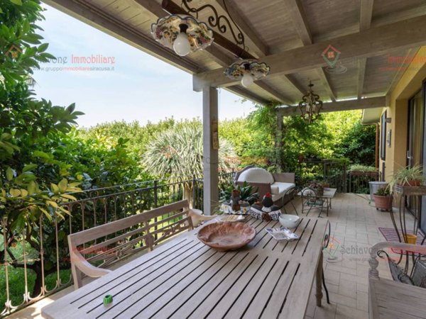 casa indipendente in vendita a Siracusa in zona Belvedere