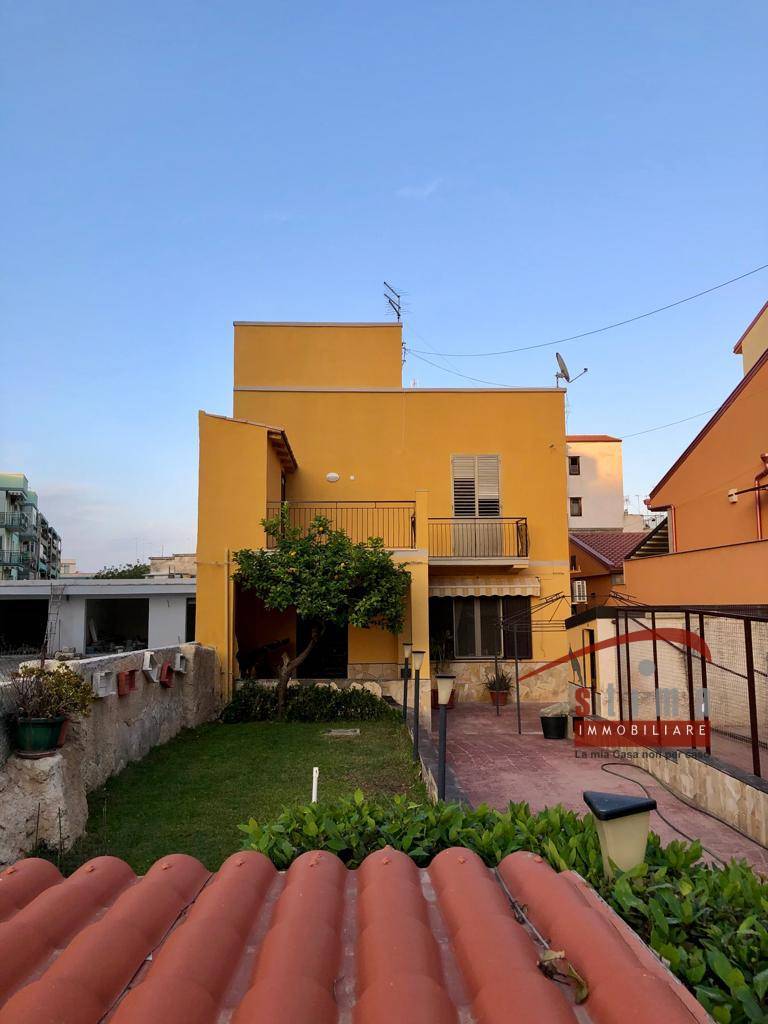 casa indipendente in vendita a Siracusa in zona Grottasanta