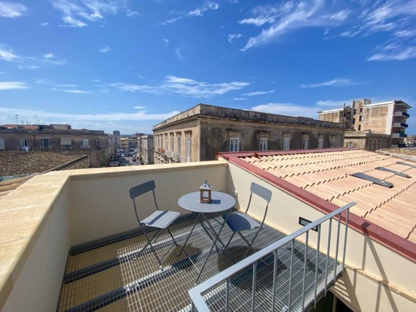 casa indipendente in vendita a Siracusa in zona Isola Ortigia