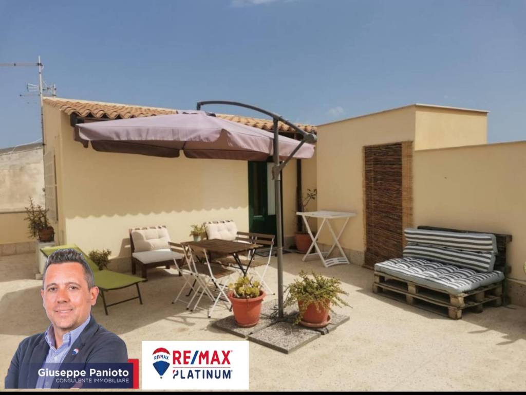 casa indipendente in vendita a Siracusa in zona Isola Ortigia