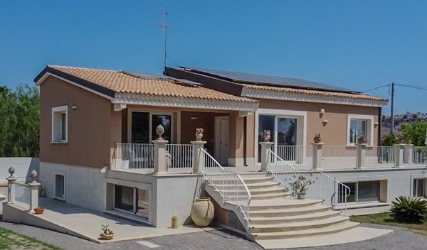 casa indipendente in vendita a Siracusa in zona Belvedere
