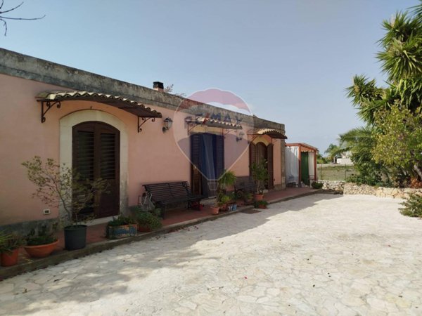 casa indipendente in vendita a Siracusa in zona Isola / Plemmirio