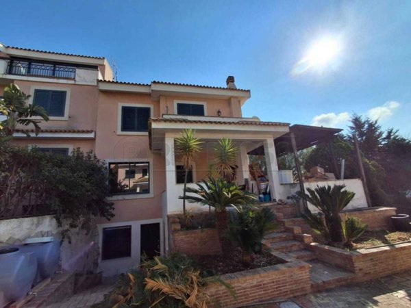 casa indipendente in vendita a Siracusa in zona Belvedere