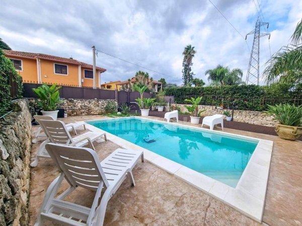 casa indipendente in vendita a Siracusa in zona Epipoli