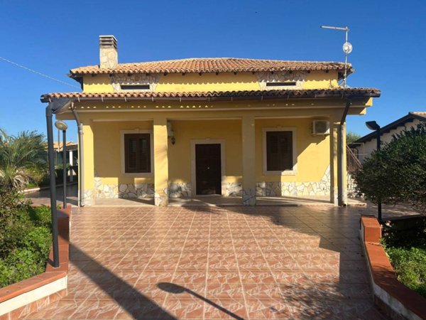 casa indipendente in vendita a Siracusa in zona Isola / Plemmirio