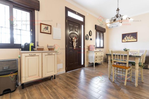casa indipendente in vendita a Siracusa in zona Arenella