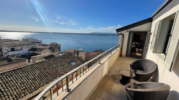 appartamento in vendita a Siracusa in zona Isola Ortigia