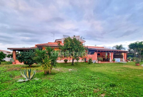 casa indipendente in vendita a Siracusa in zona Fontane Bianche