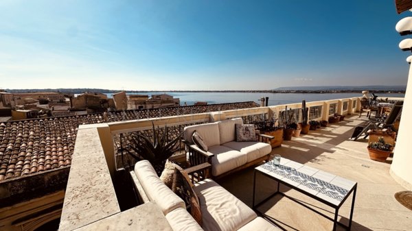 appartamento in vendita a Siracusa in zona Isola Ortigia