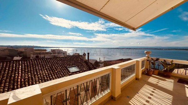 appartamento in vendita a Siracusa in zona Isola Ortigia